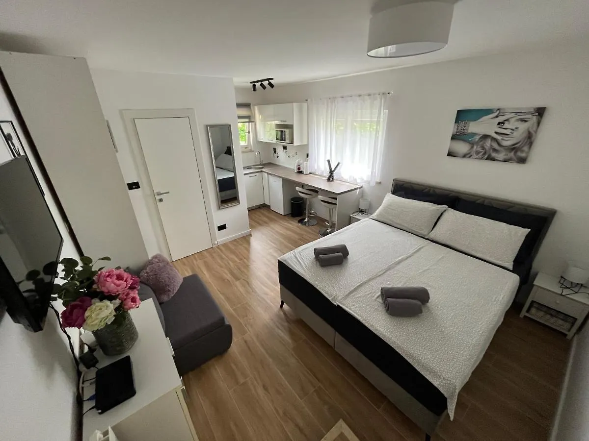 Apartmani Esmeralda location